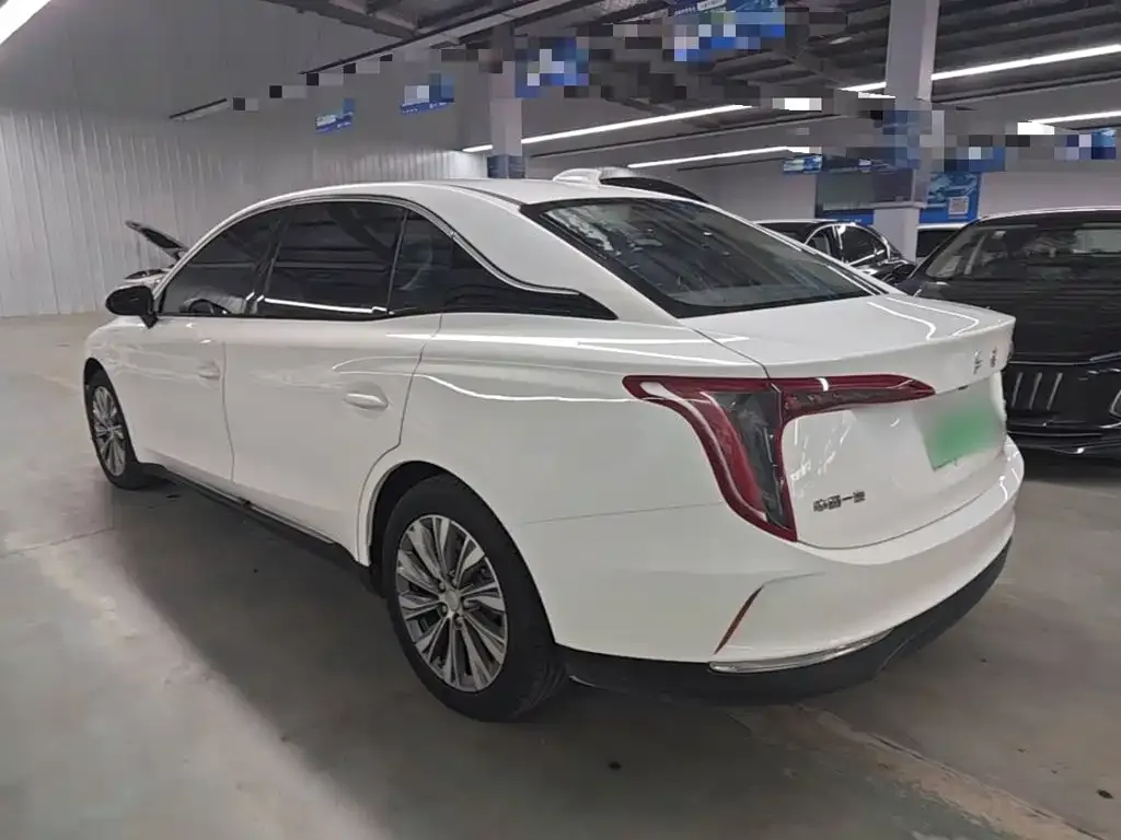 Hongqi E-QM5 — фото 4