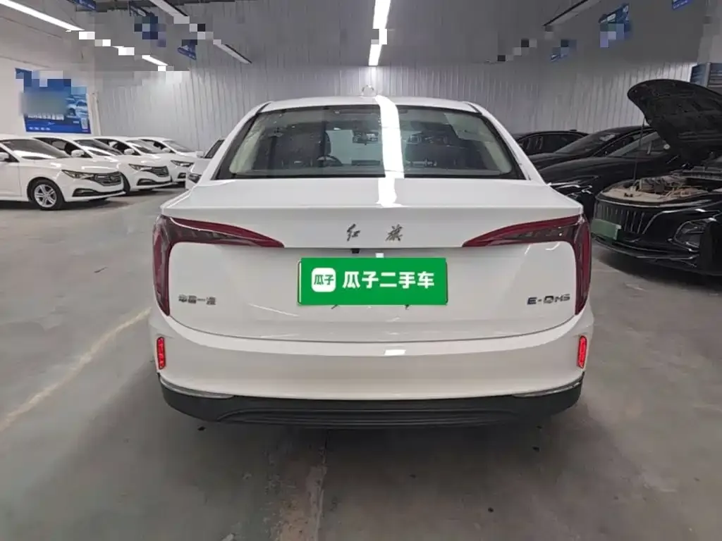 Hongqi E-QM5 — фото 2