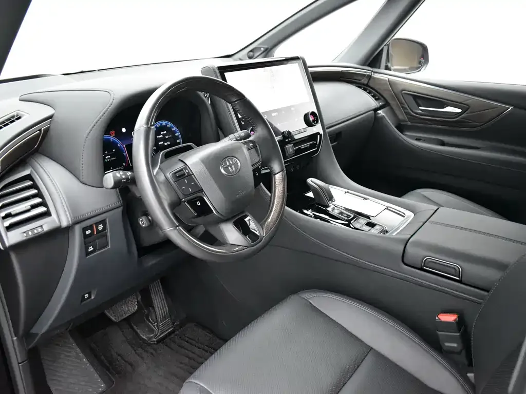 Toyota Alphard — фото 9