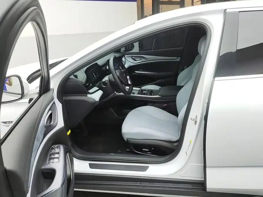 BYD Seal — фото 9
