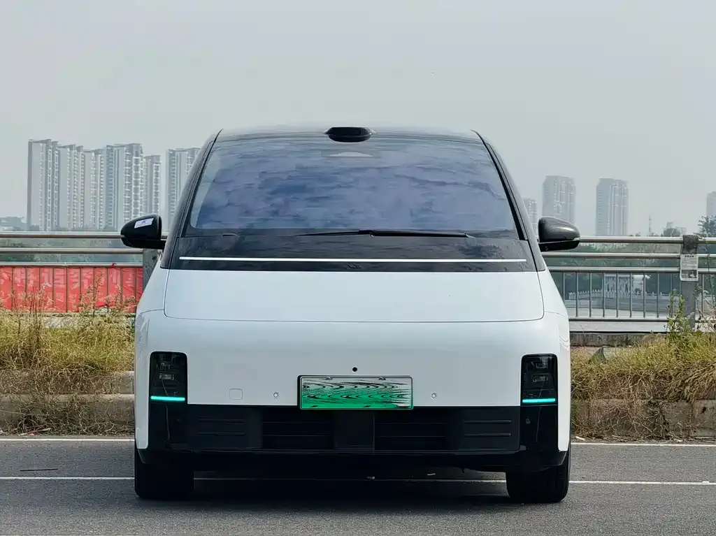 Li Auto MEGA — фото 3