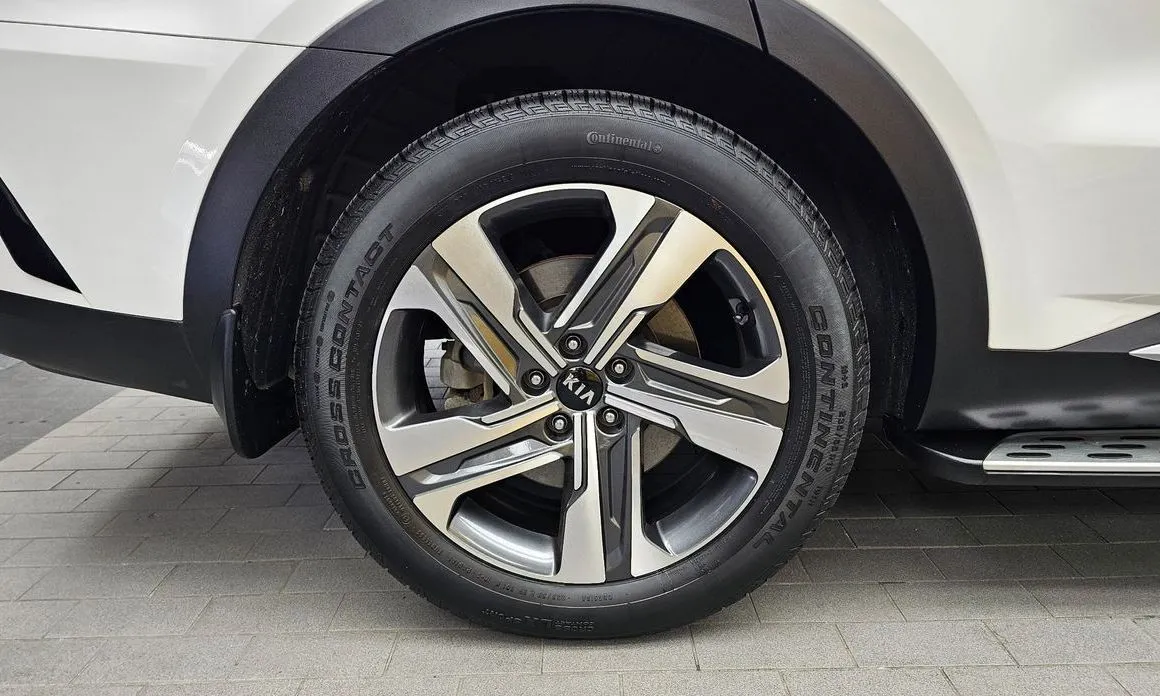 Kia Sorento — фото 8