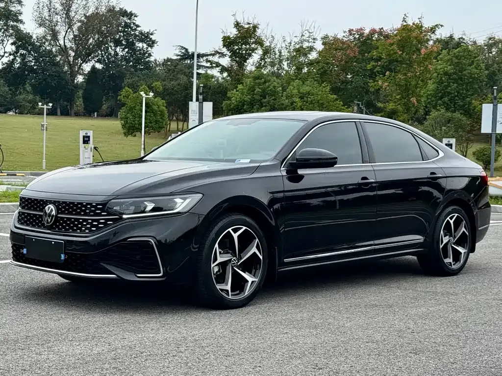 Volkswagen Passat — фото 1