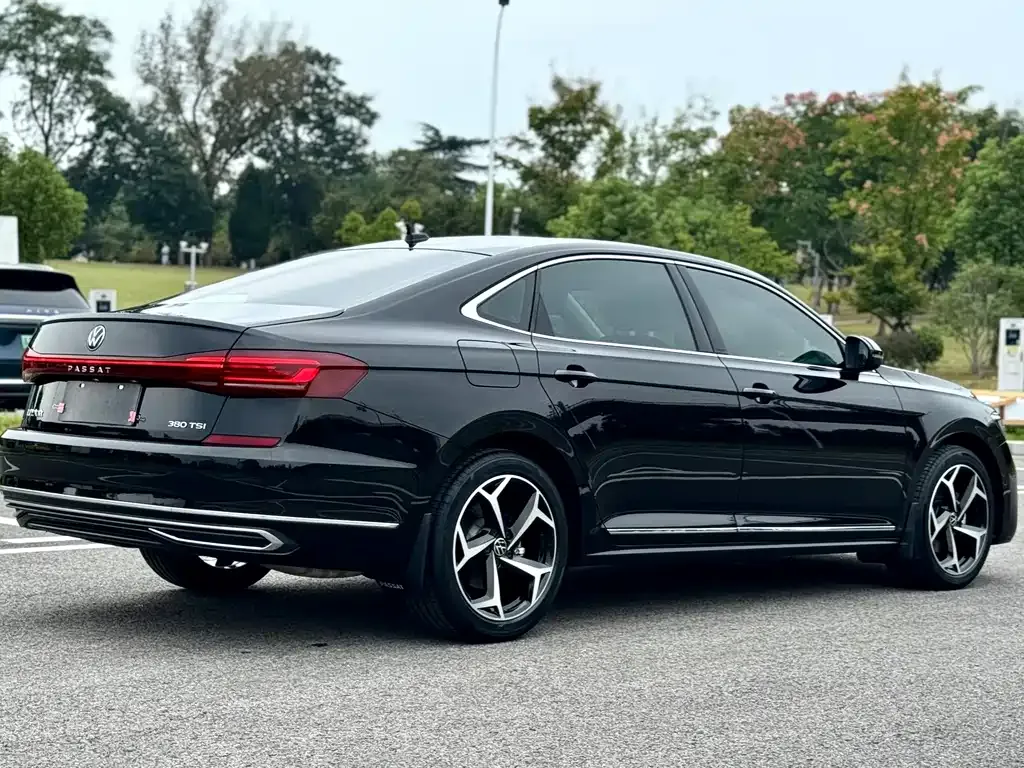 Volkswagen Passat — фото 9