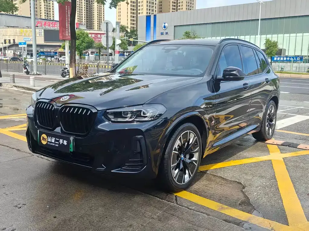 BMW iX3 — фото 1