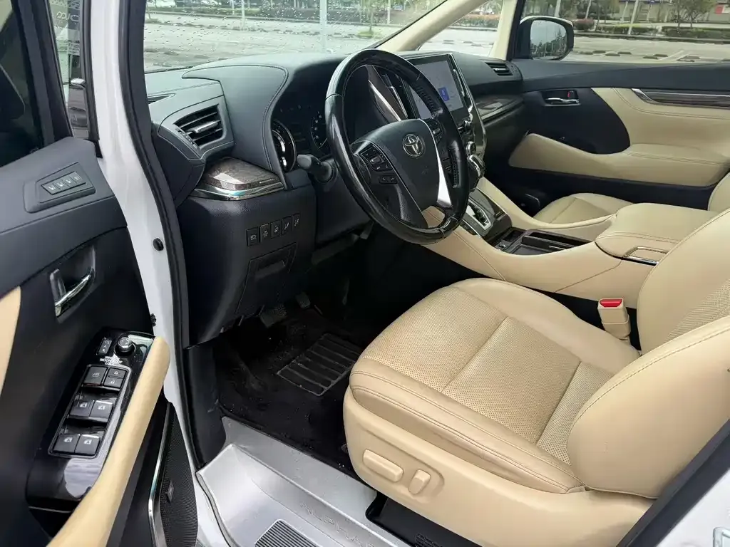 Toyota Vellfire — фото 6