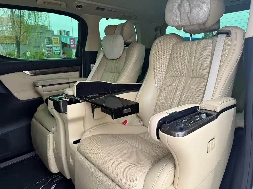 Toyota Vellfire — фото 3