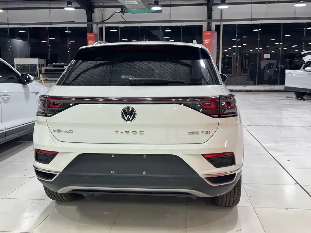 Volkswagen T-Roc — фото 10