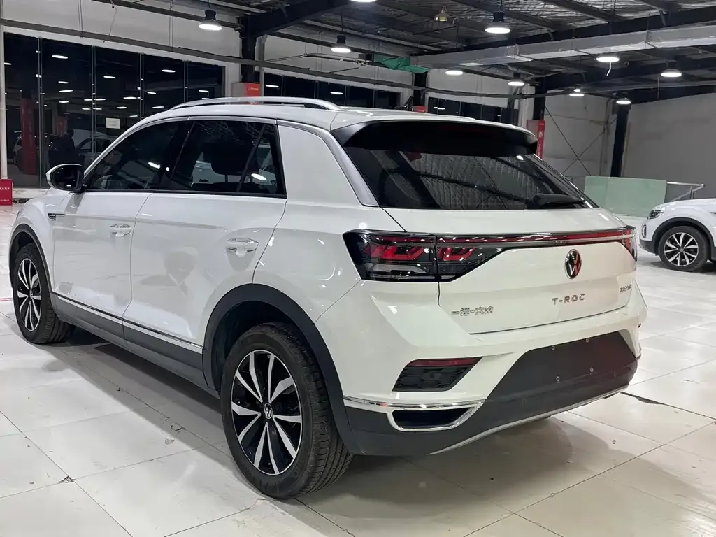 Volkswagen T-Roc — фото 6