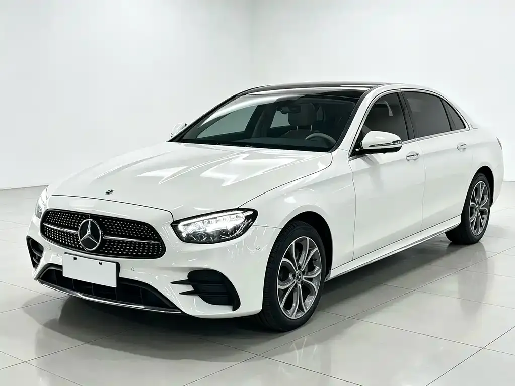 Mercedes-Benz E-Class — фото 1
