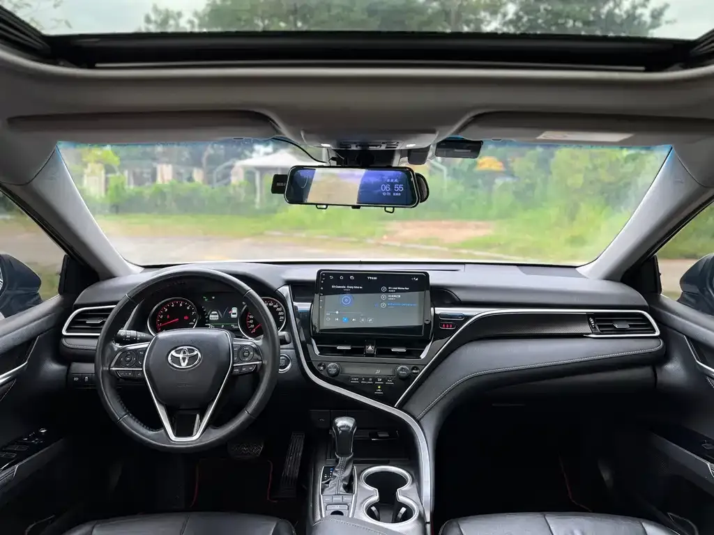 Toyota Camry — фото 5