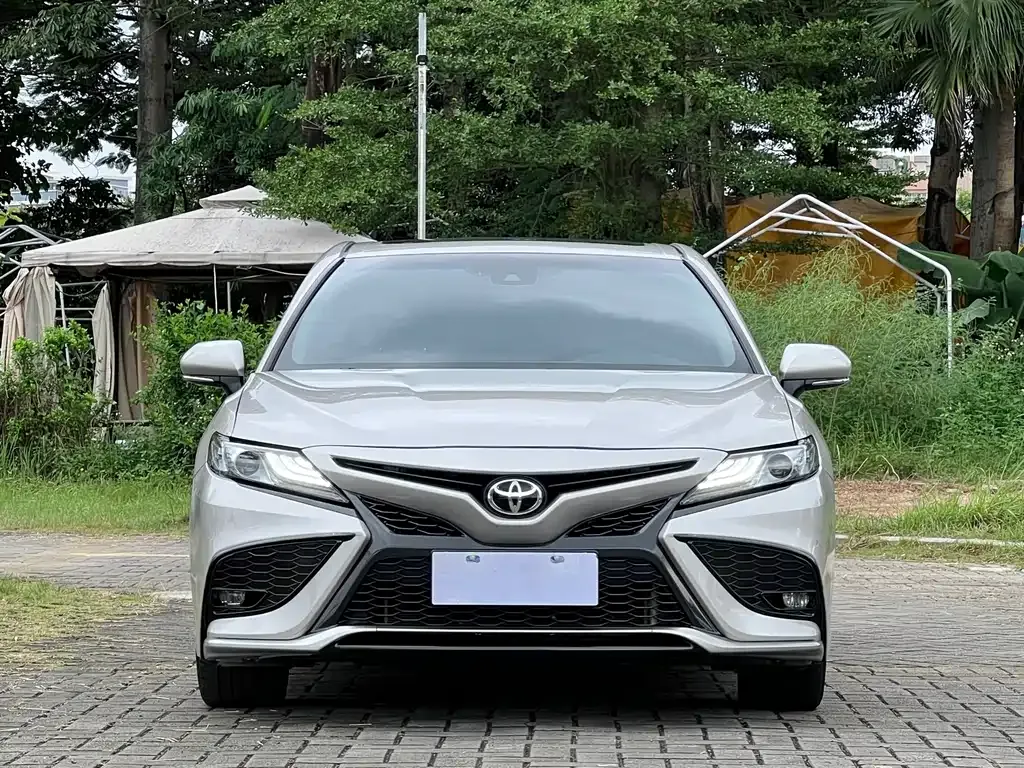 Toyota Camry — фото 8