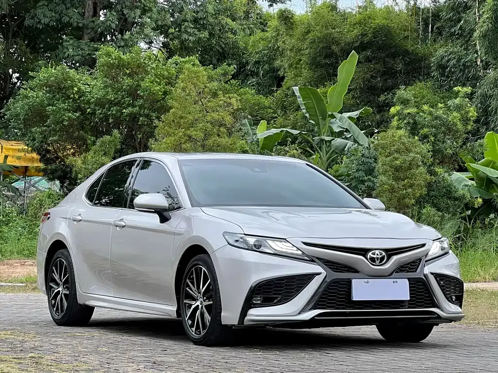 Toyota Camry — фото 10