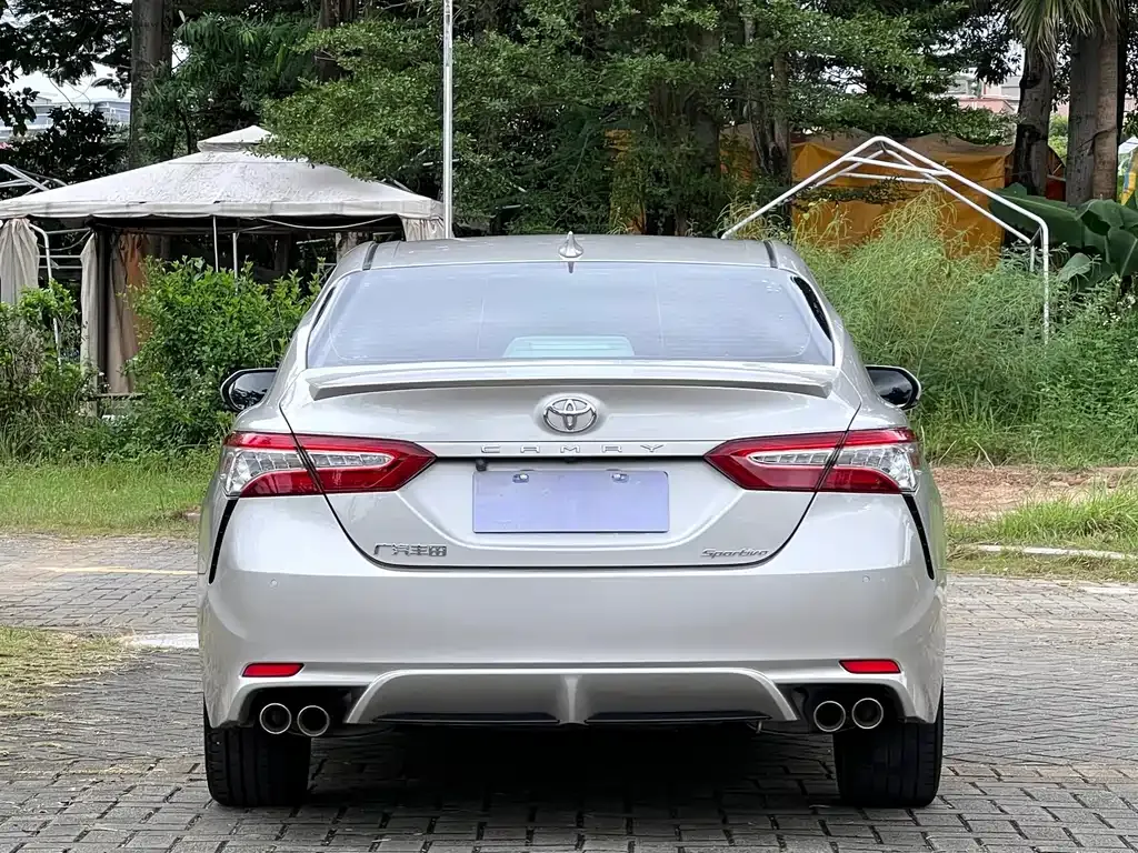 Toyota Camry — фото 6