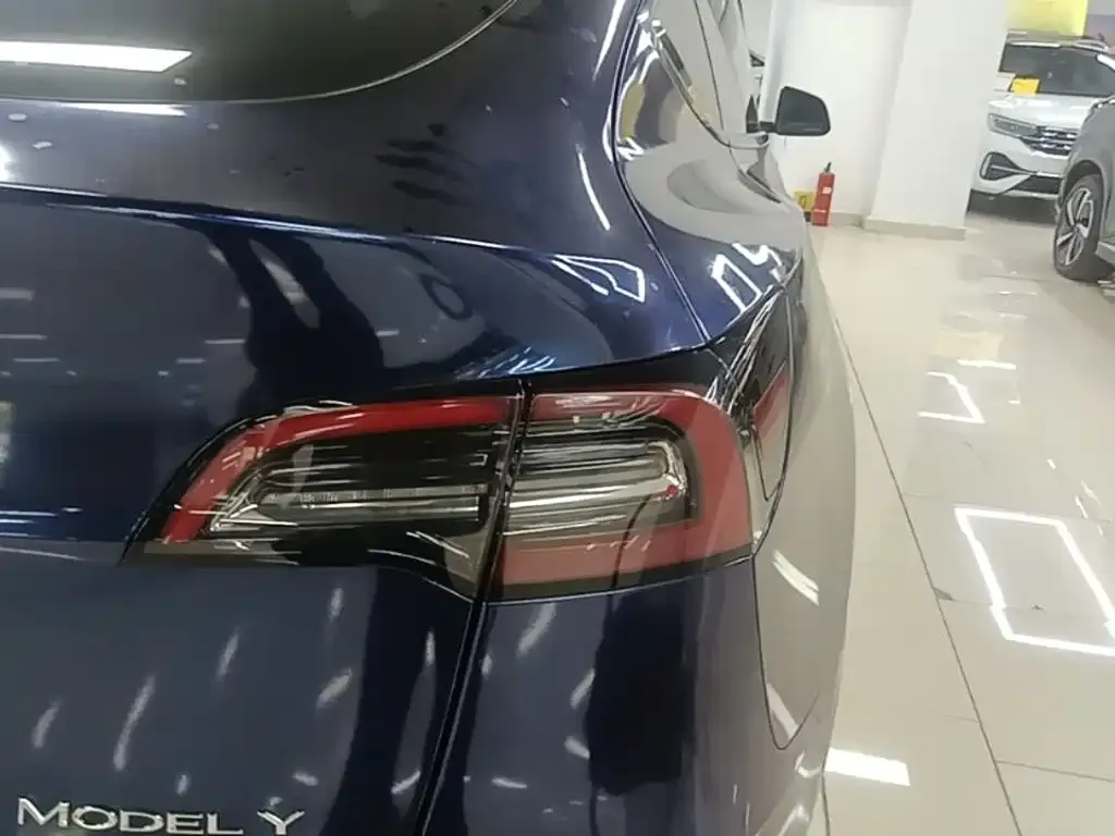Tesla Model Y — фото 9