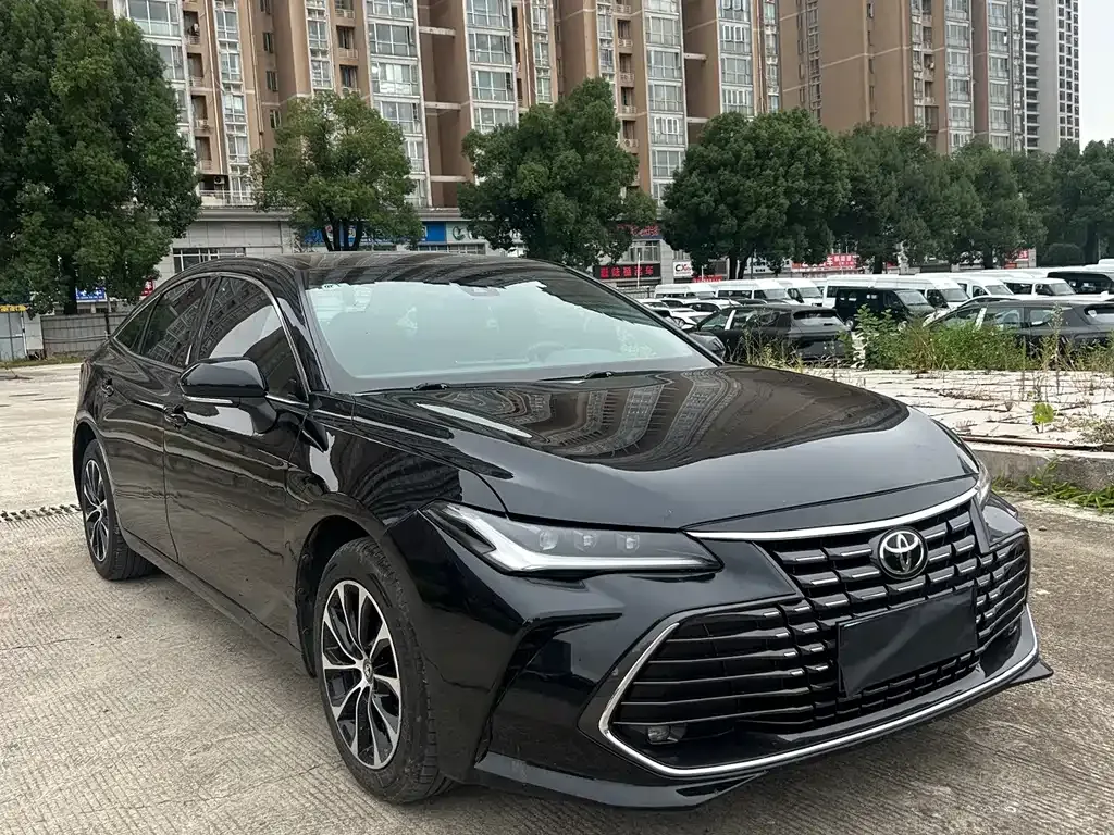 Toyota Avalon — фото 1