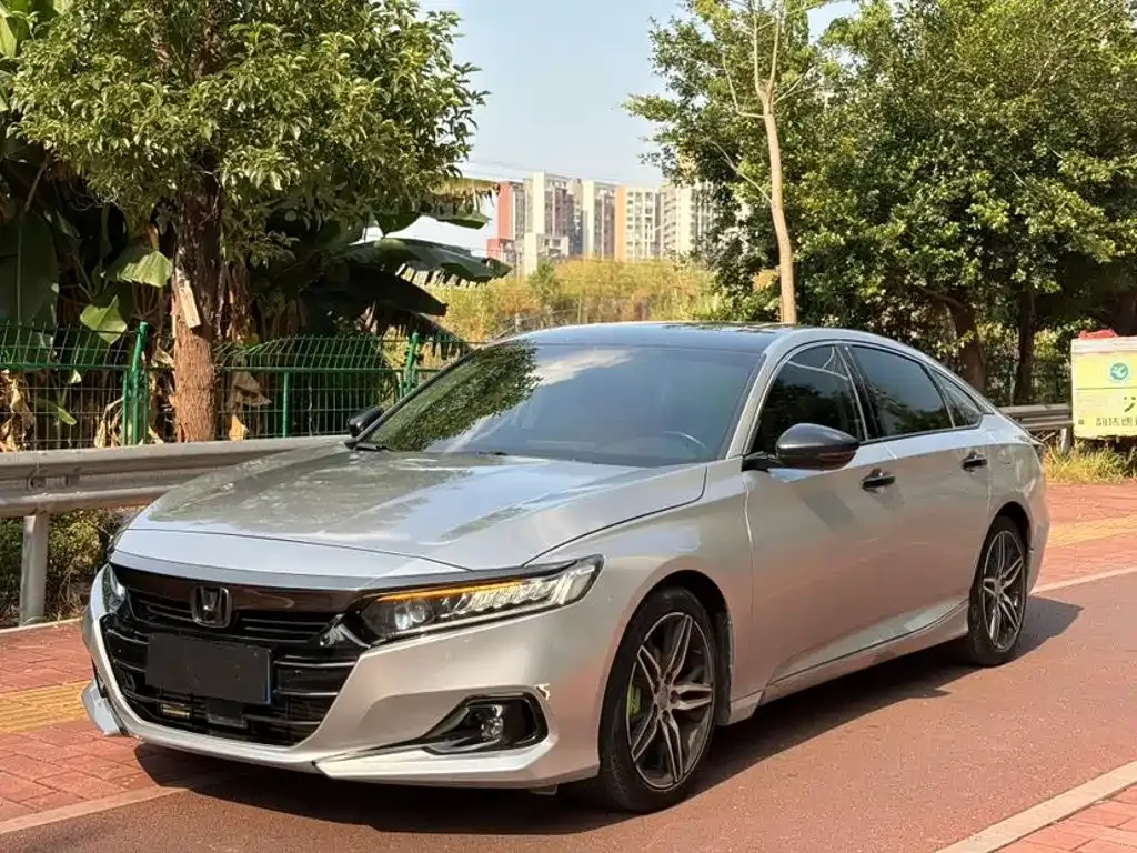 Honda Accord — фото 1