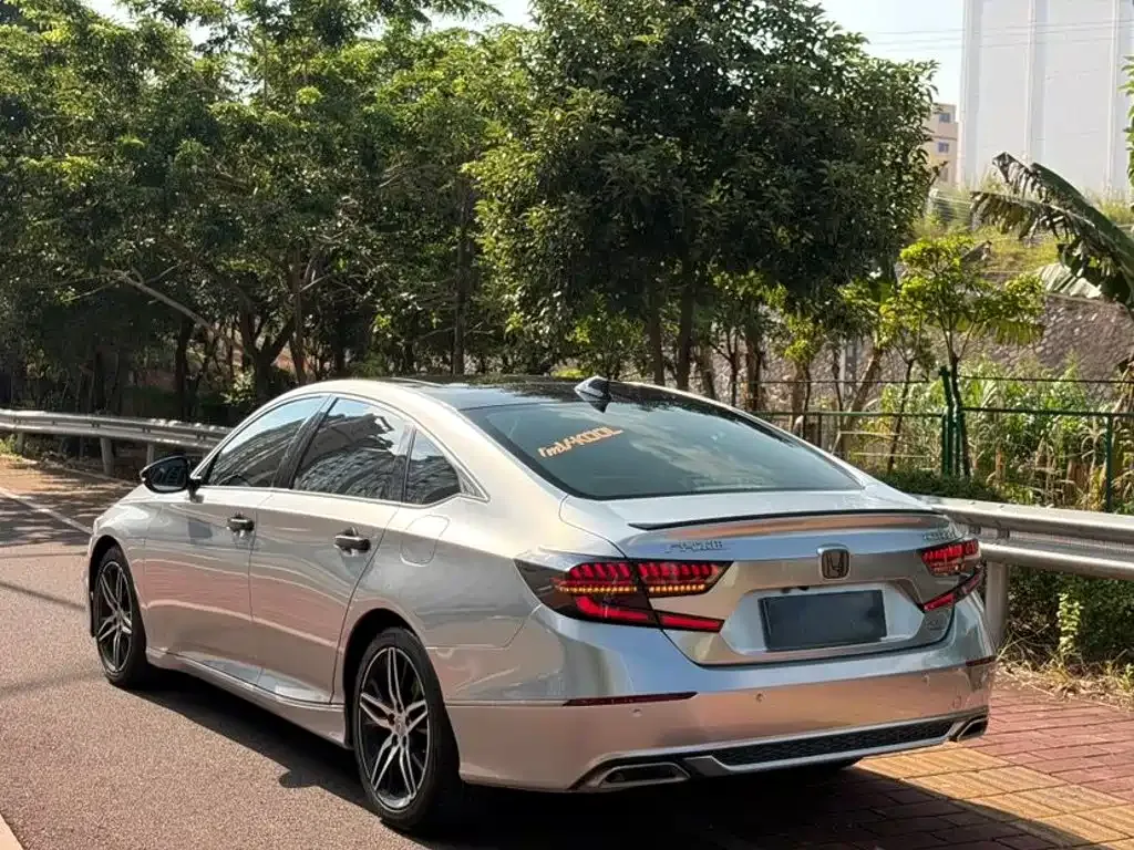 Honda Accord — фото 8
