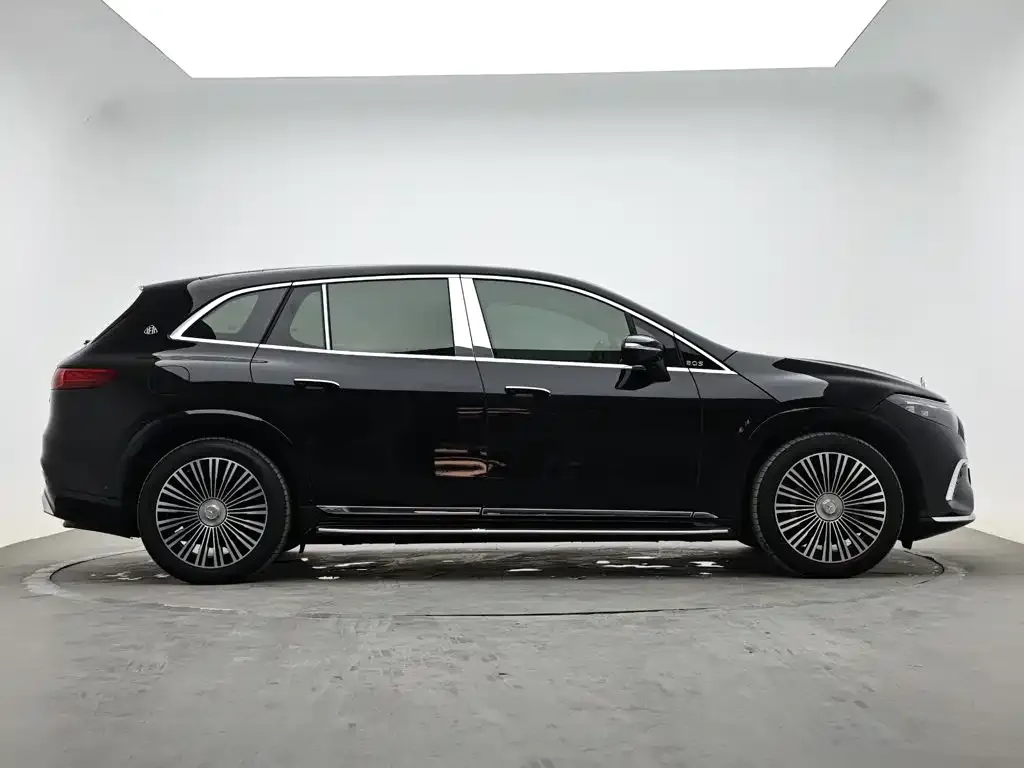 Mercedes-Benz EQS SUV — фото 3
