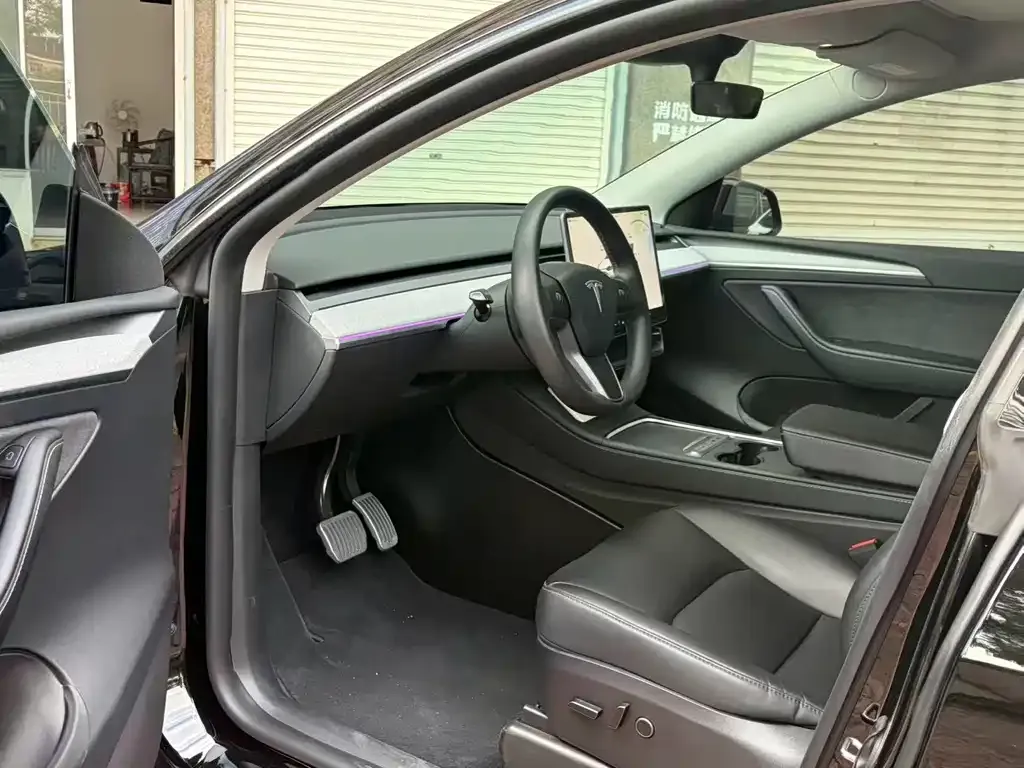 Tesla Model Y — фото 4