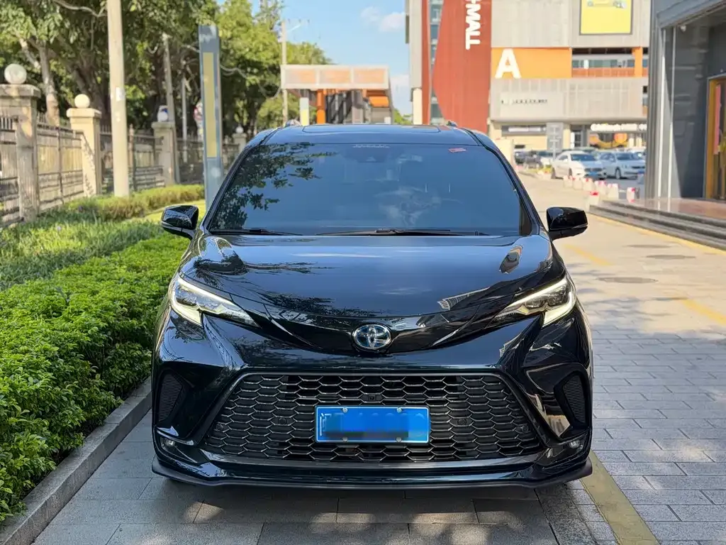 Toyota Granvia — фото 8