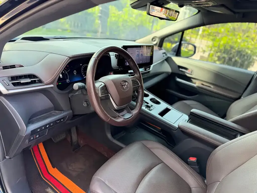 Toyota Granvia — фото 9