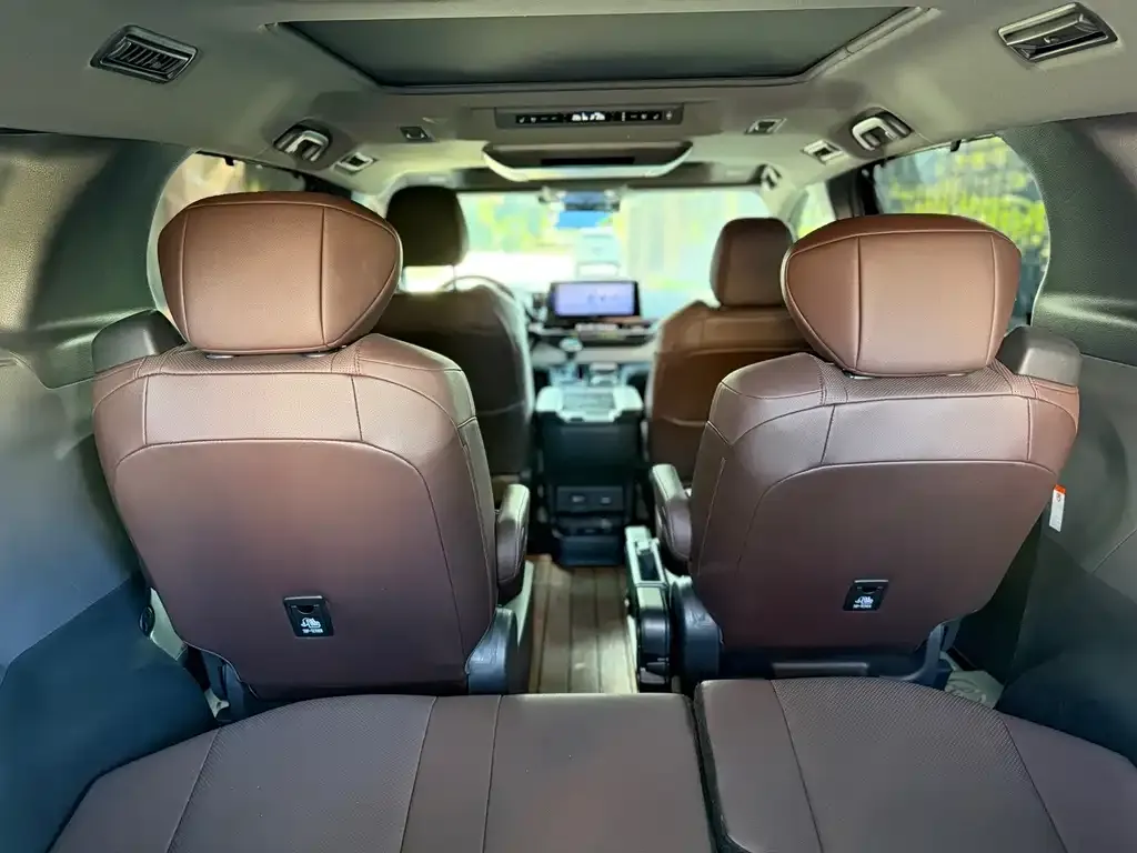 Toyota Granvia — фото 2