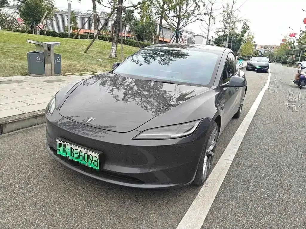 Tesla Model 3 — фото 1