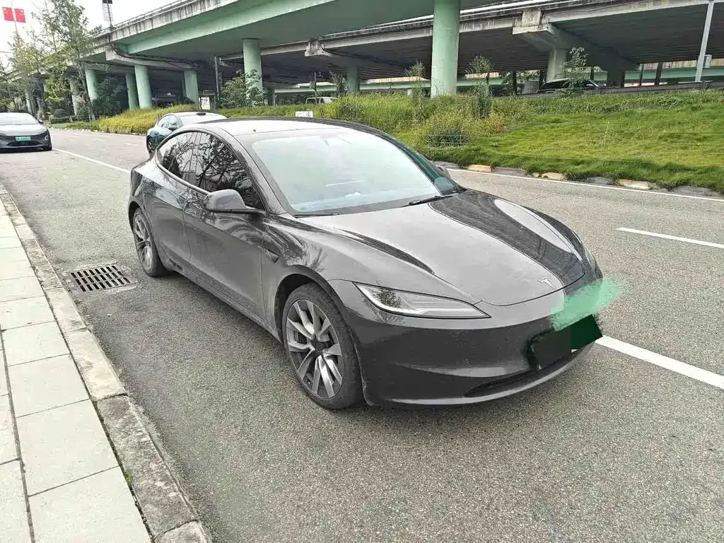 Tesla Model 3 — фото 4