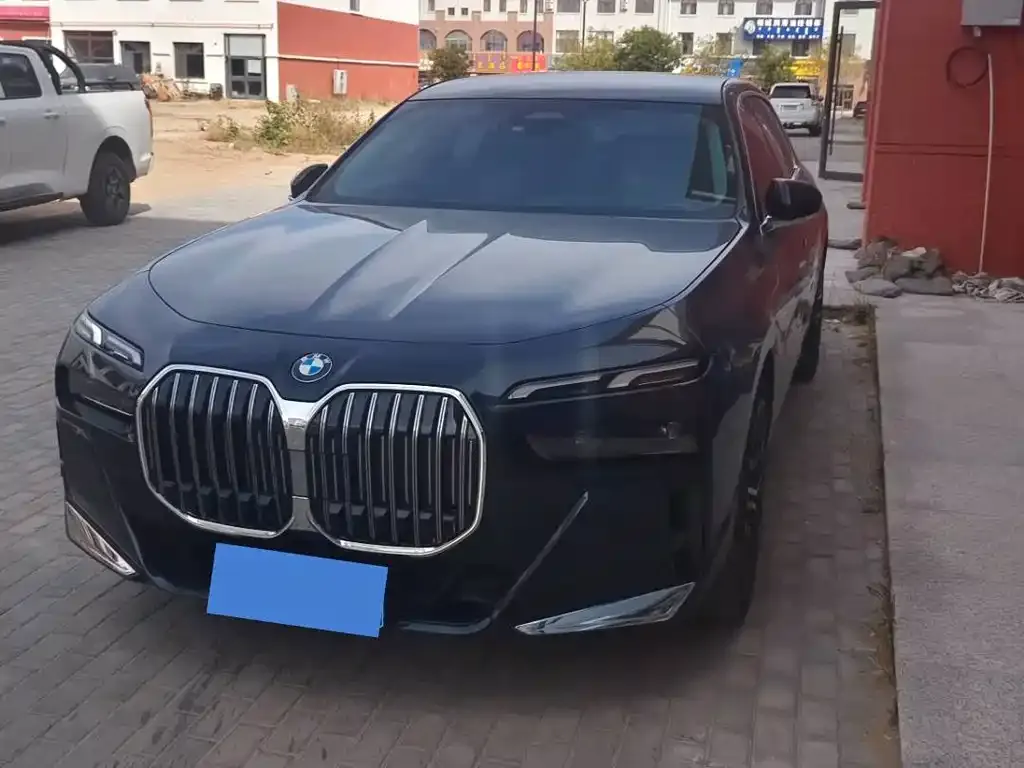 BMW 7 Series — фото 1