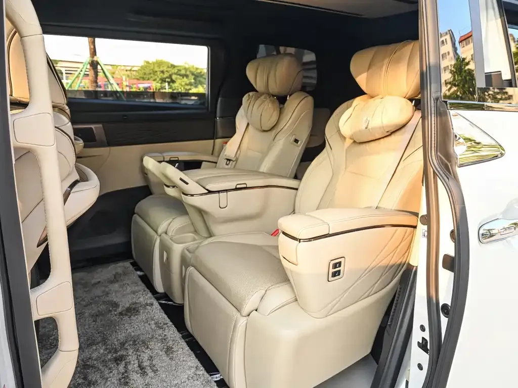Toyota Alphard — фото 10