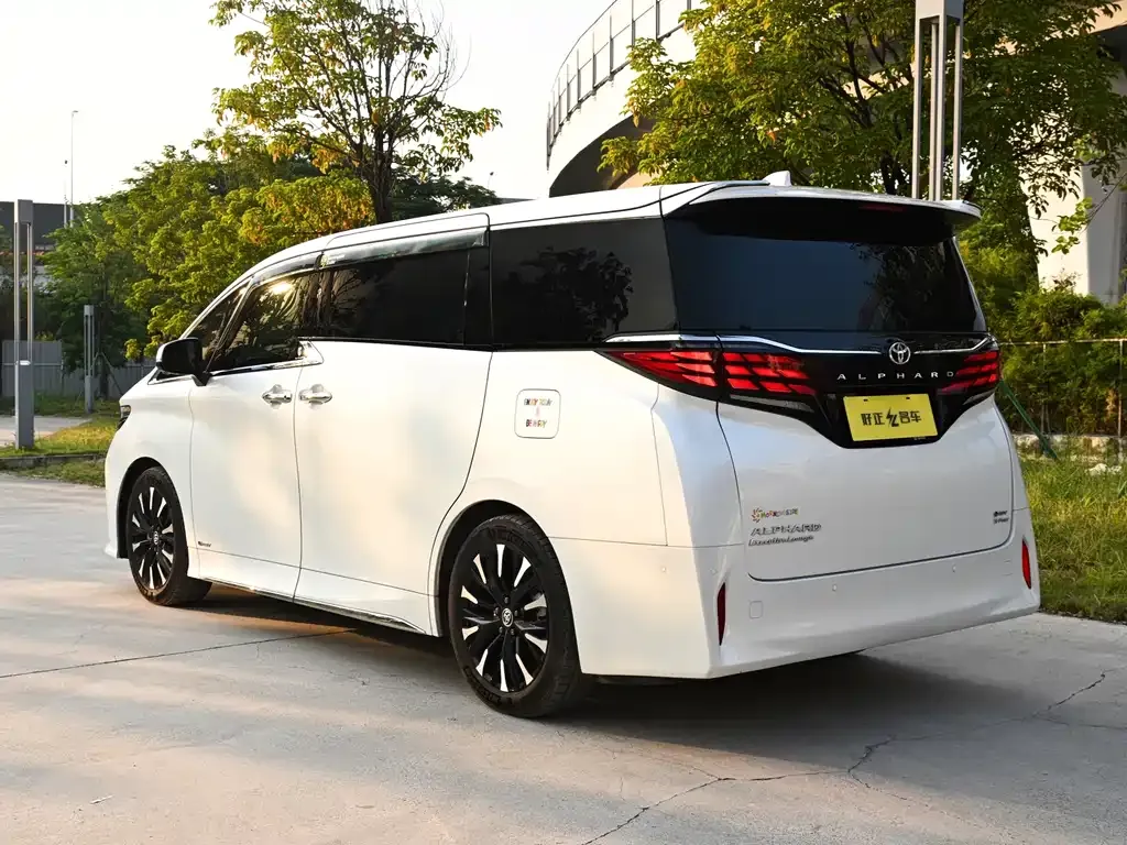 Toyota Alphard — фото 6