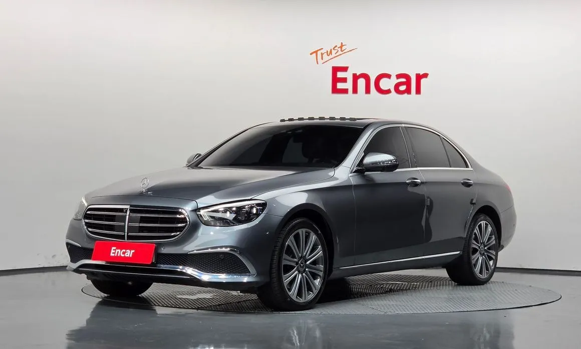 Mercedes-Benz E-Class — фото 1