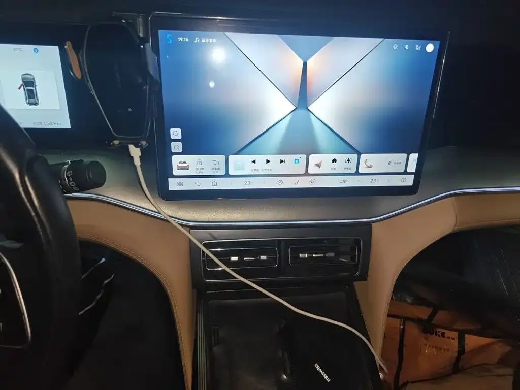 BYD L DM-i — фото 4