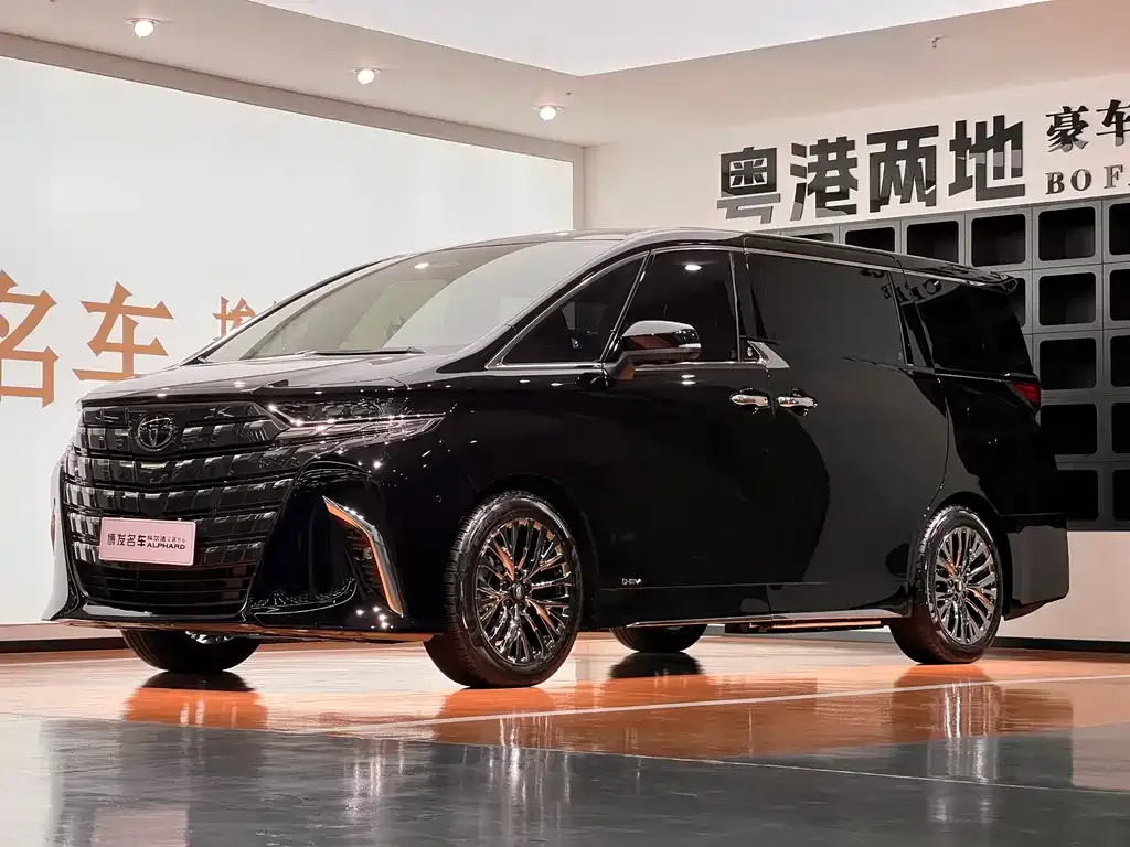 Toyota Alphard — фото 1