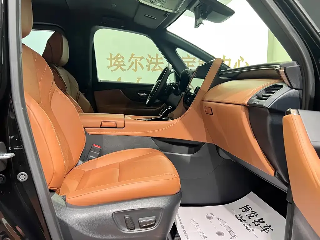 Toyota Alphard — фото 8