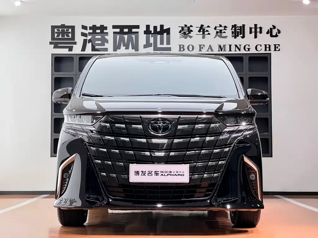 Toyota Alphard — фото 4