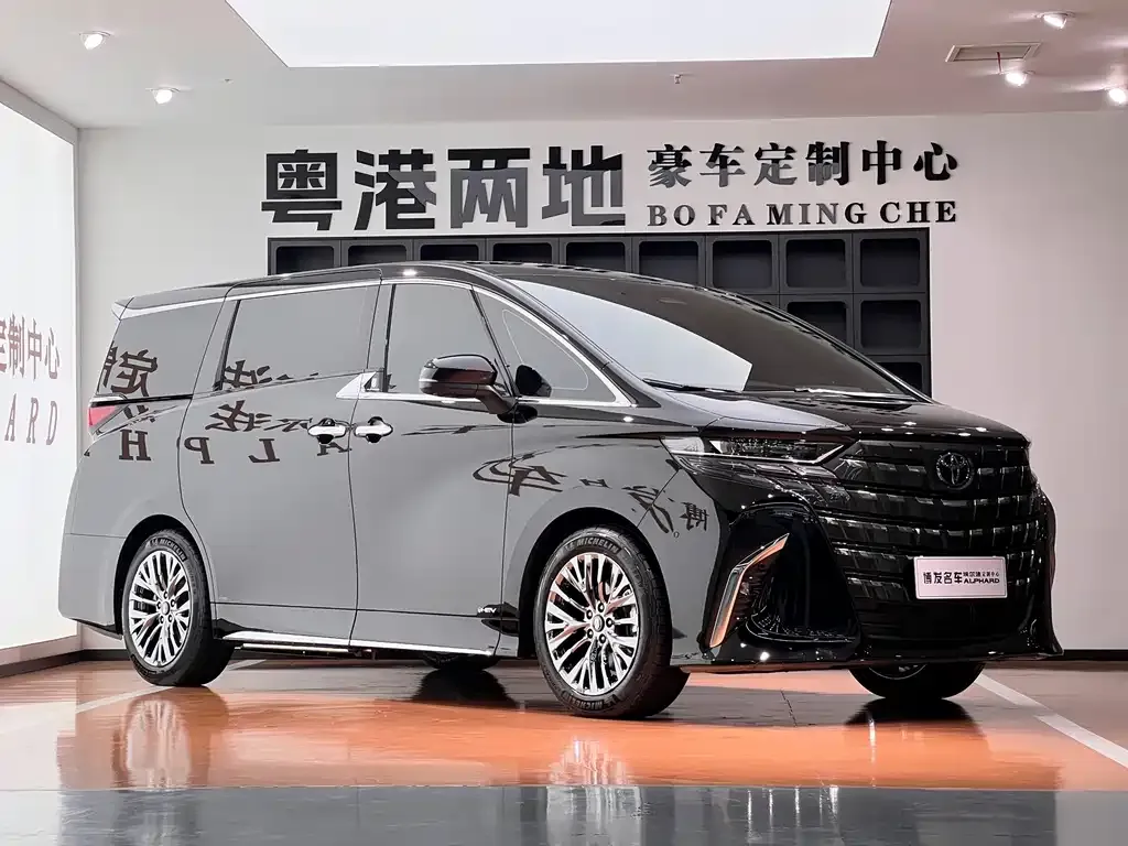 Toyota Alphard — фото 2