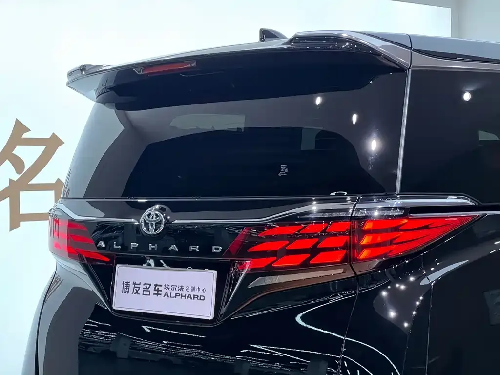 Toyota Alphard — фото 3