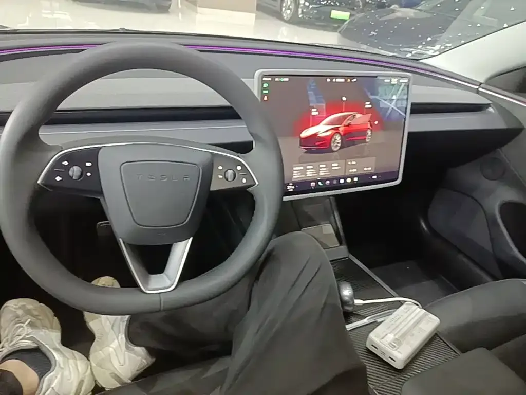 Tesla Model 3 — фото 3