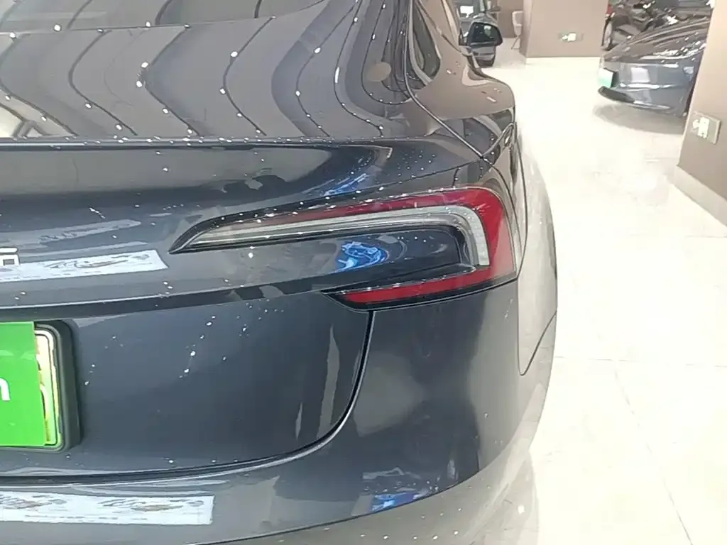 Tesla Model 3 — фото 9