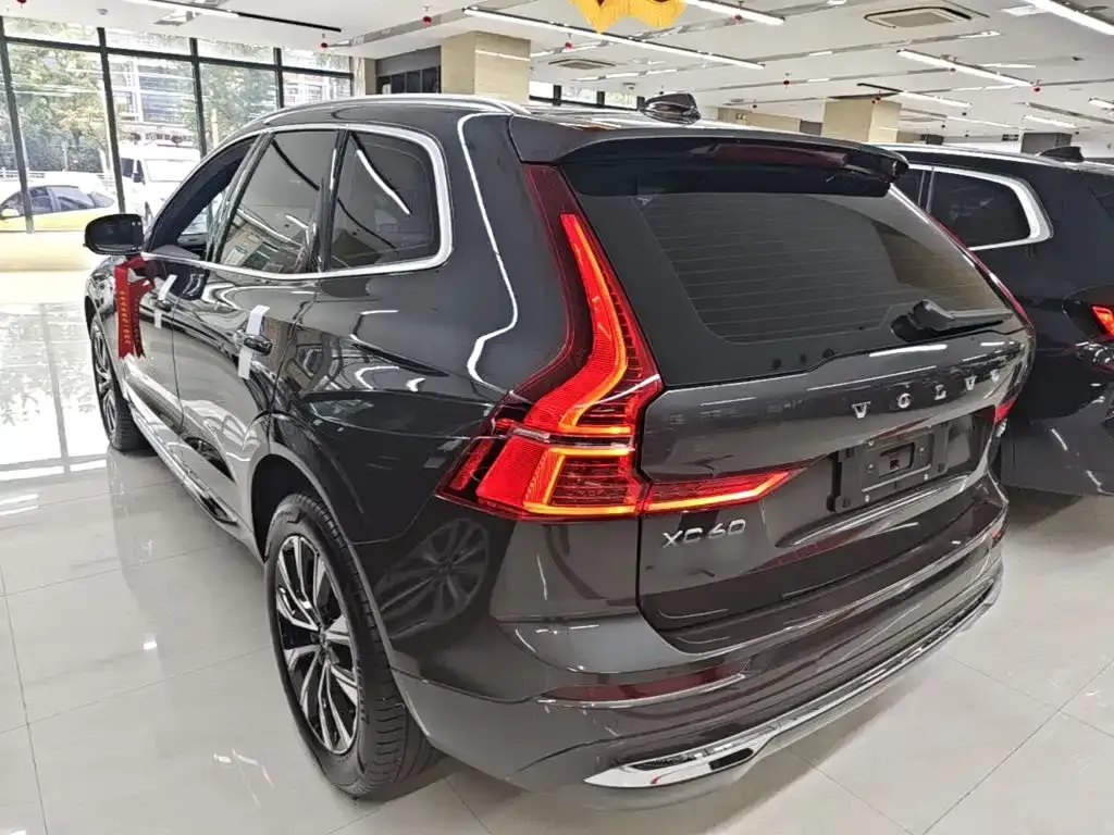 Volvo XC60 — фото 9