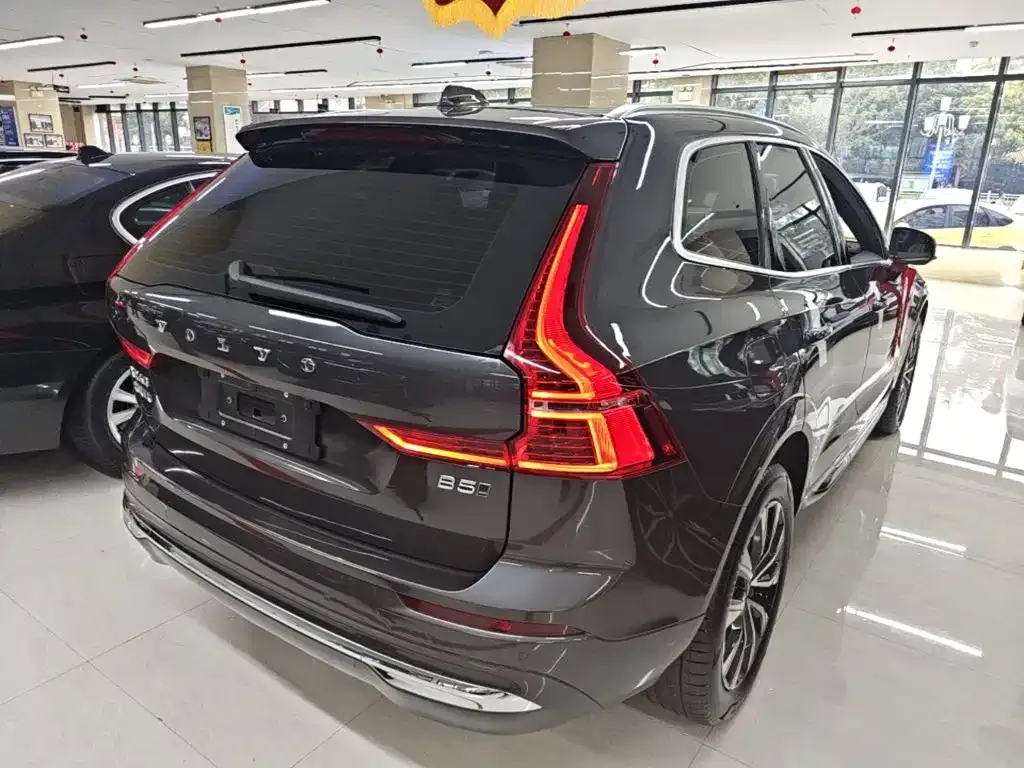 Volvo XC60 — фото 5