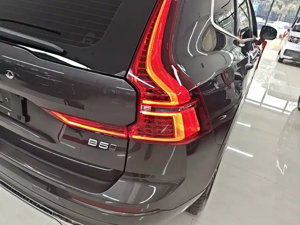Volvo XC60 — фото 7