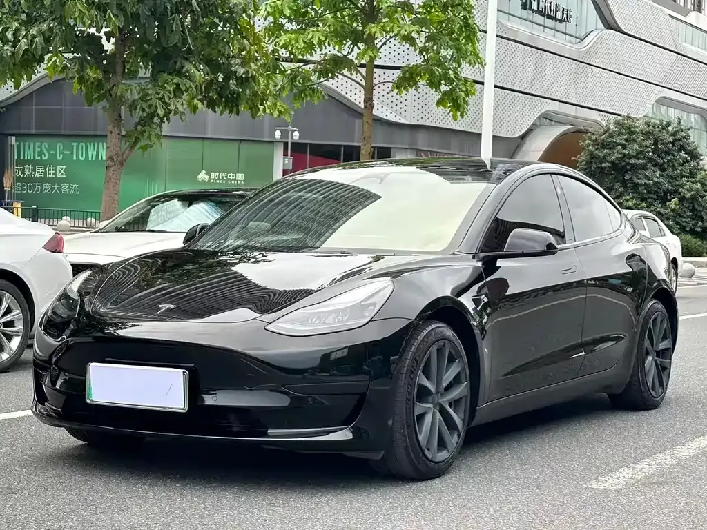 Tesla Model 3 — фото 1