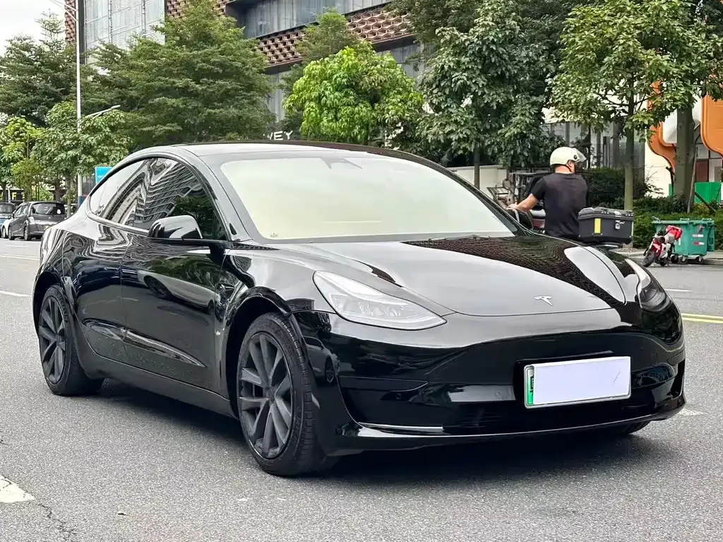 Tesla Model 3 — фото 8
