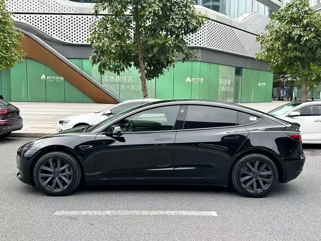 Tesla Model 3 — фото 10
