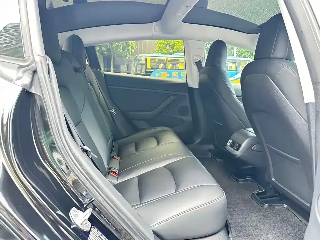 Tesla Model 3 — фото 3