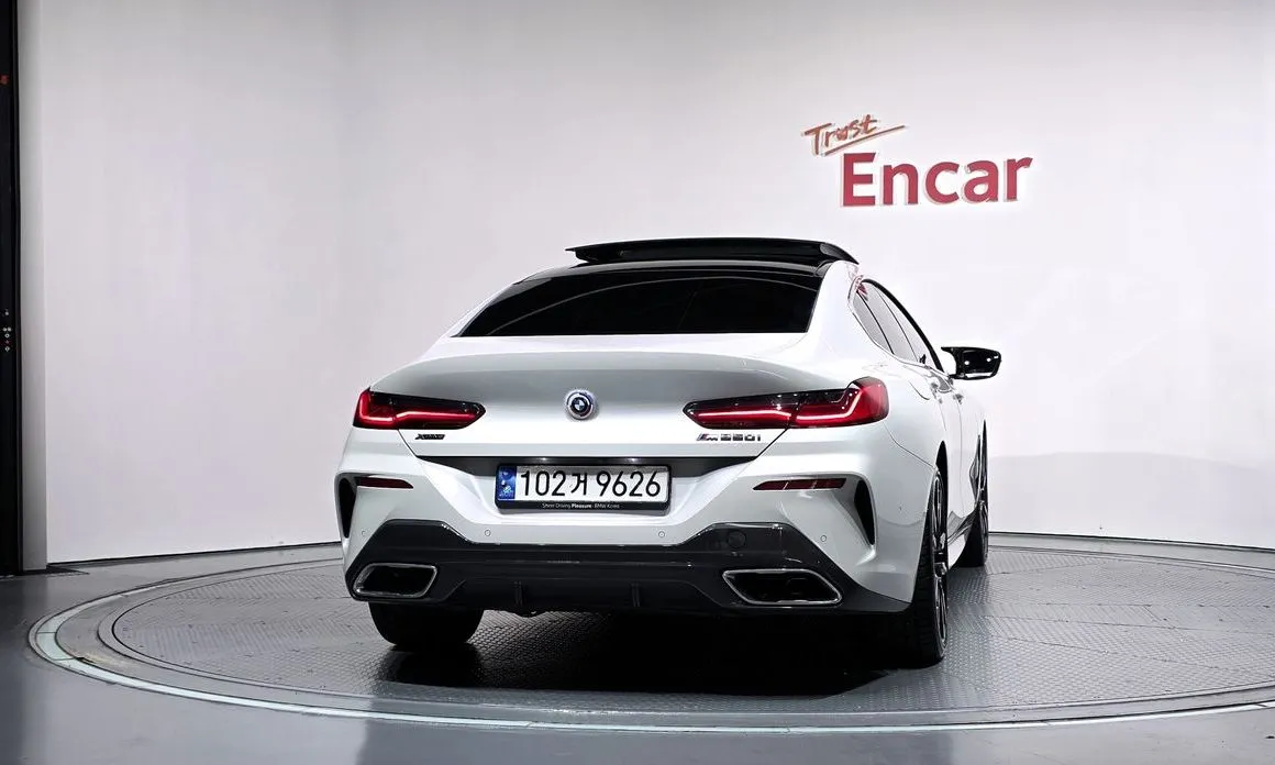 BMW 8-Series — фото 2