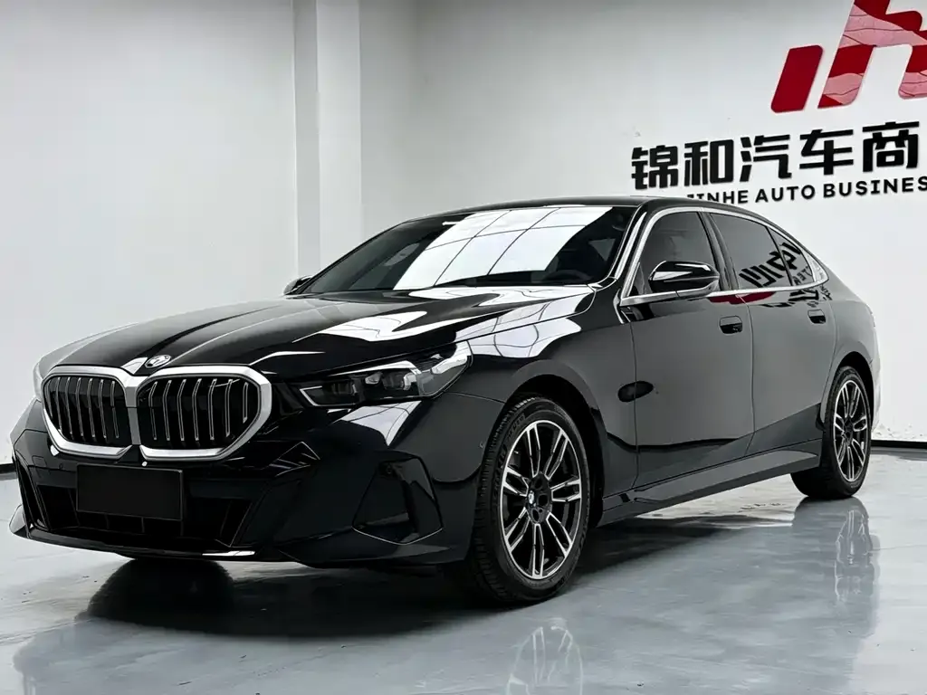 BMW 5 Series — фото 1